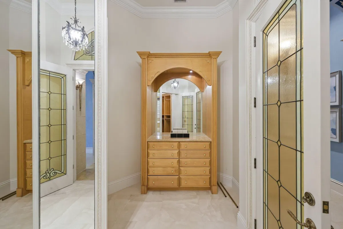 Residence photo 76