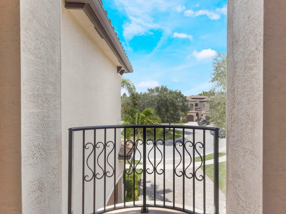  Residence photo 40