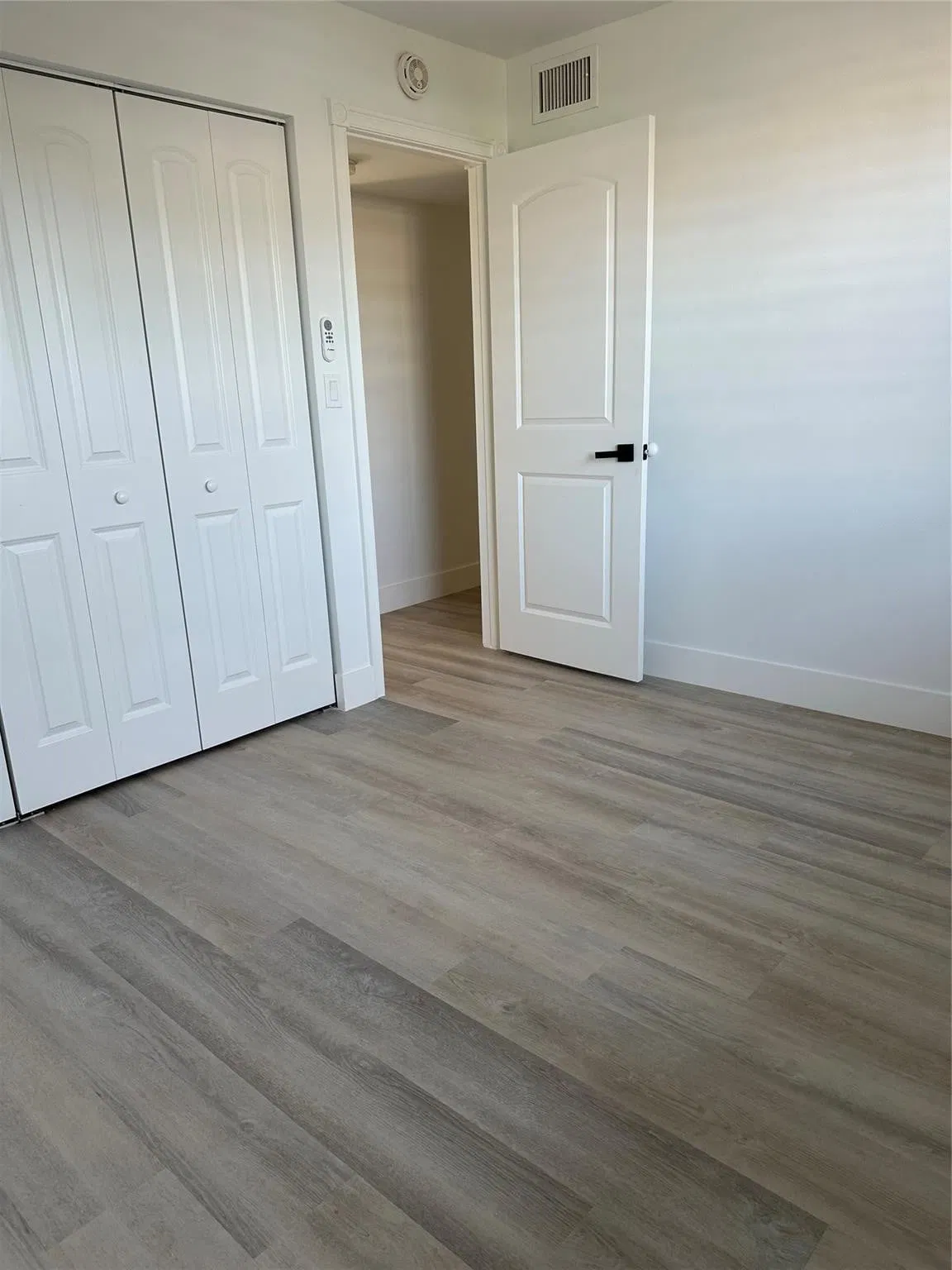 Unit 403 photo 16