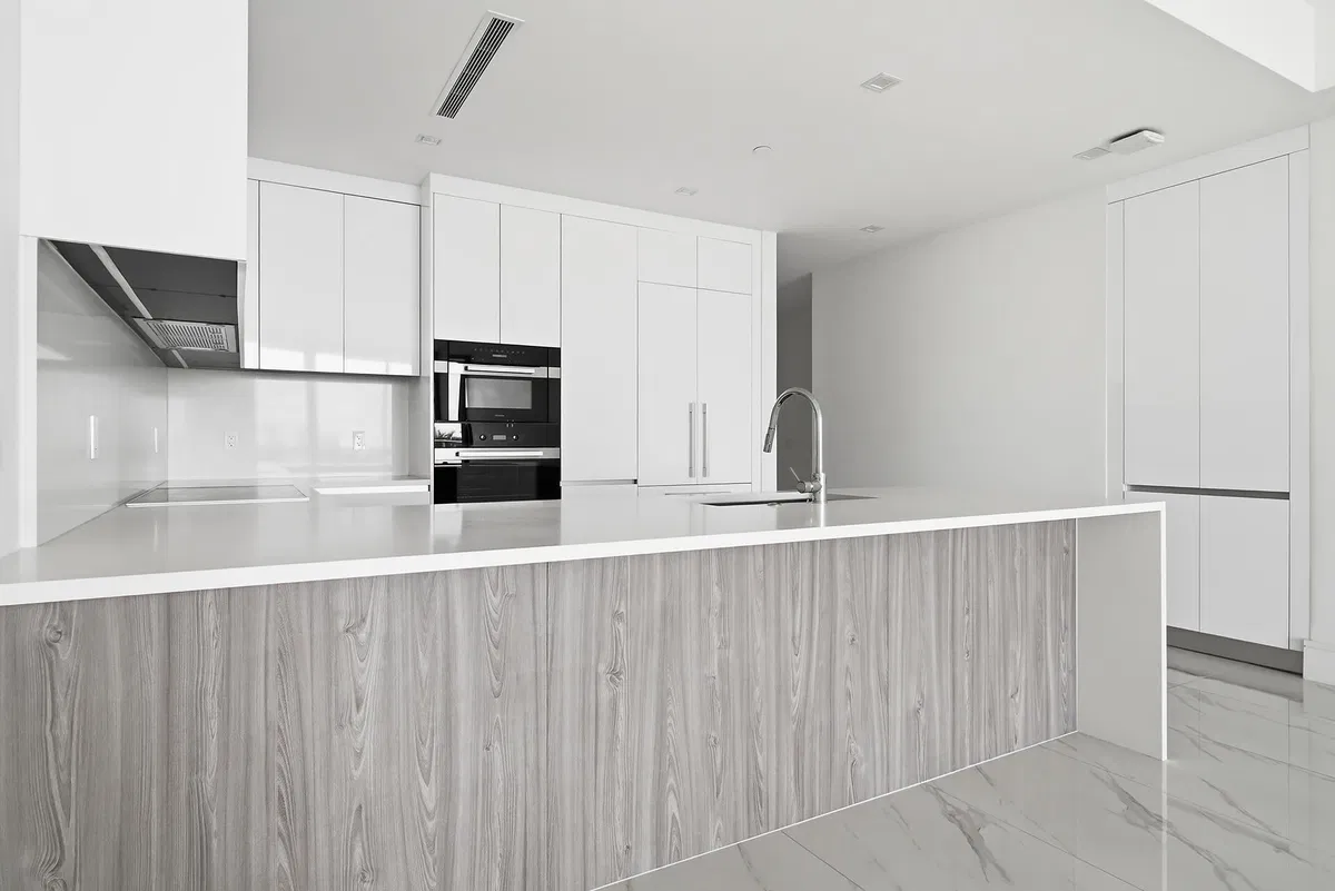 Nautilus 220 Unit 804 photo 16