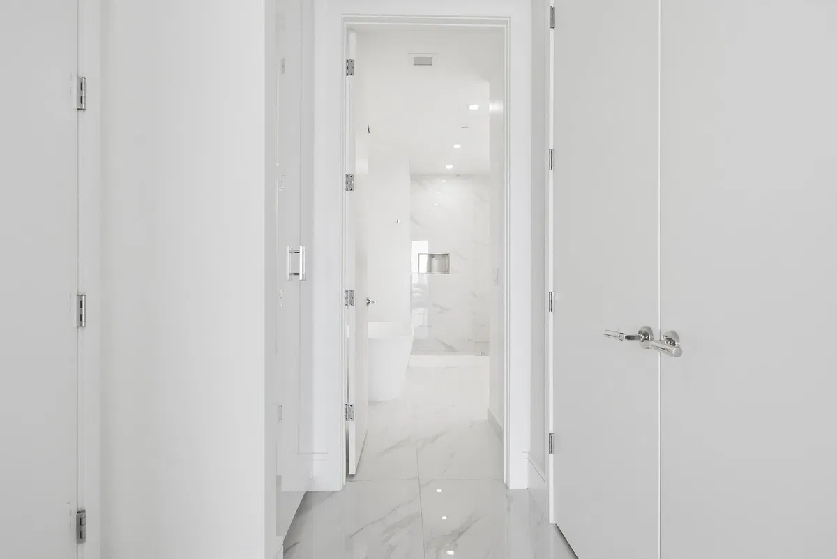 Nautilus 220 Unit 804 photo 22
