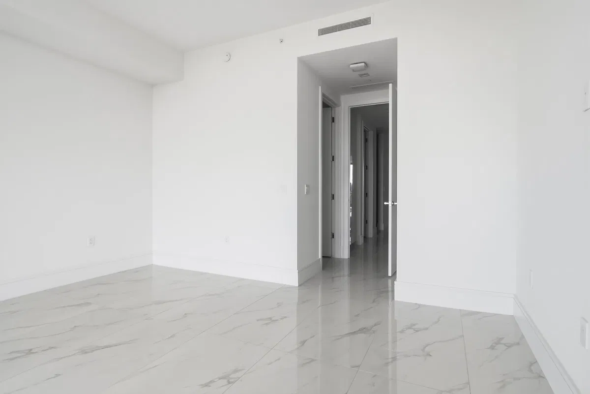 Nautilus 220 Unit 804 photo 37