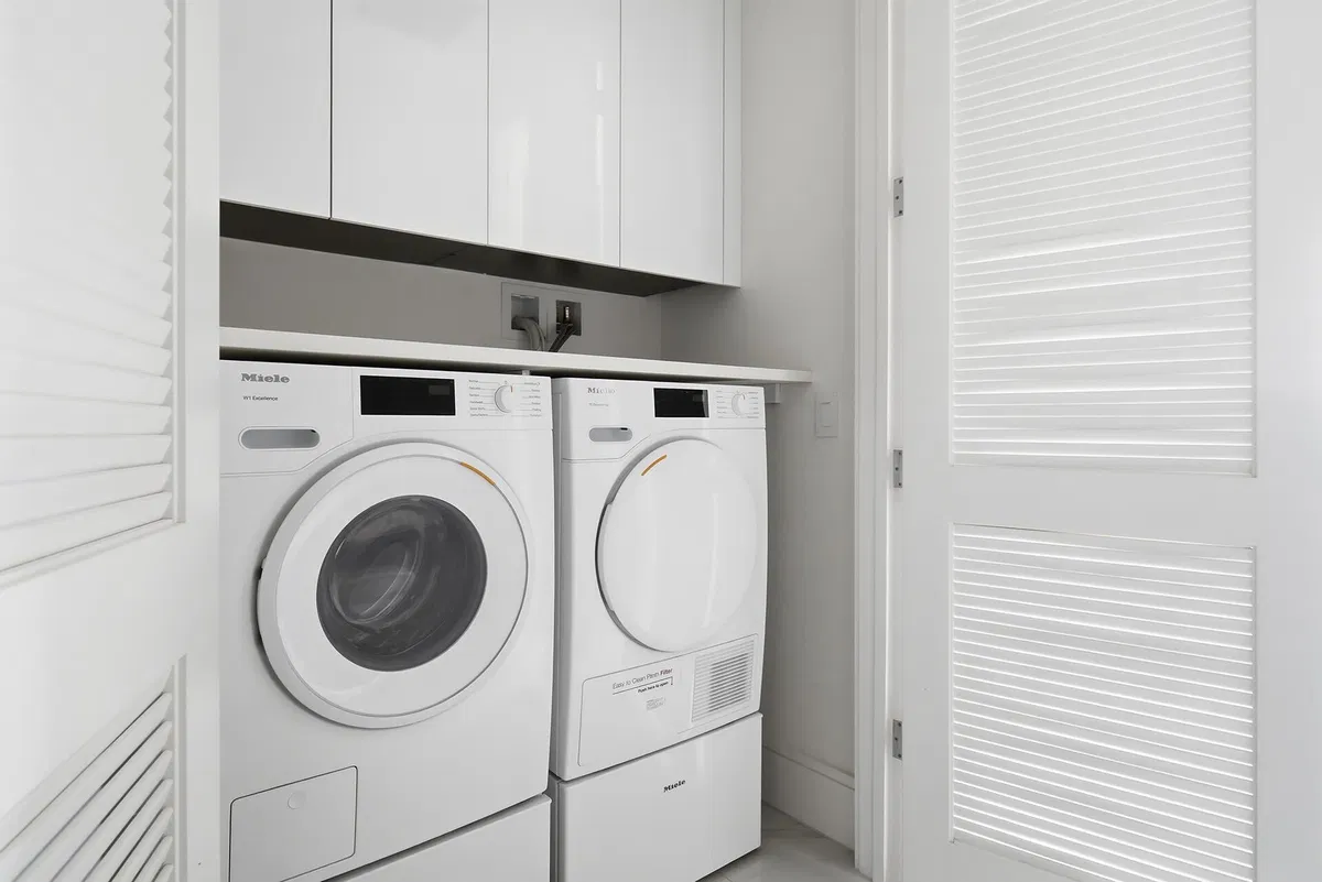 Nautilus 220 Unit 804 photo 40