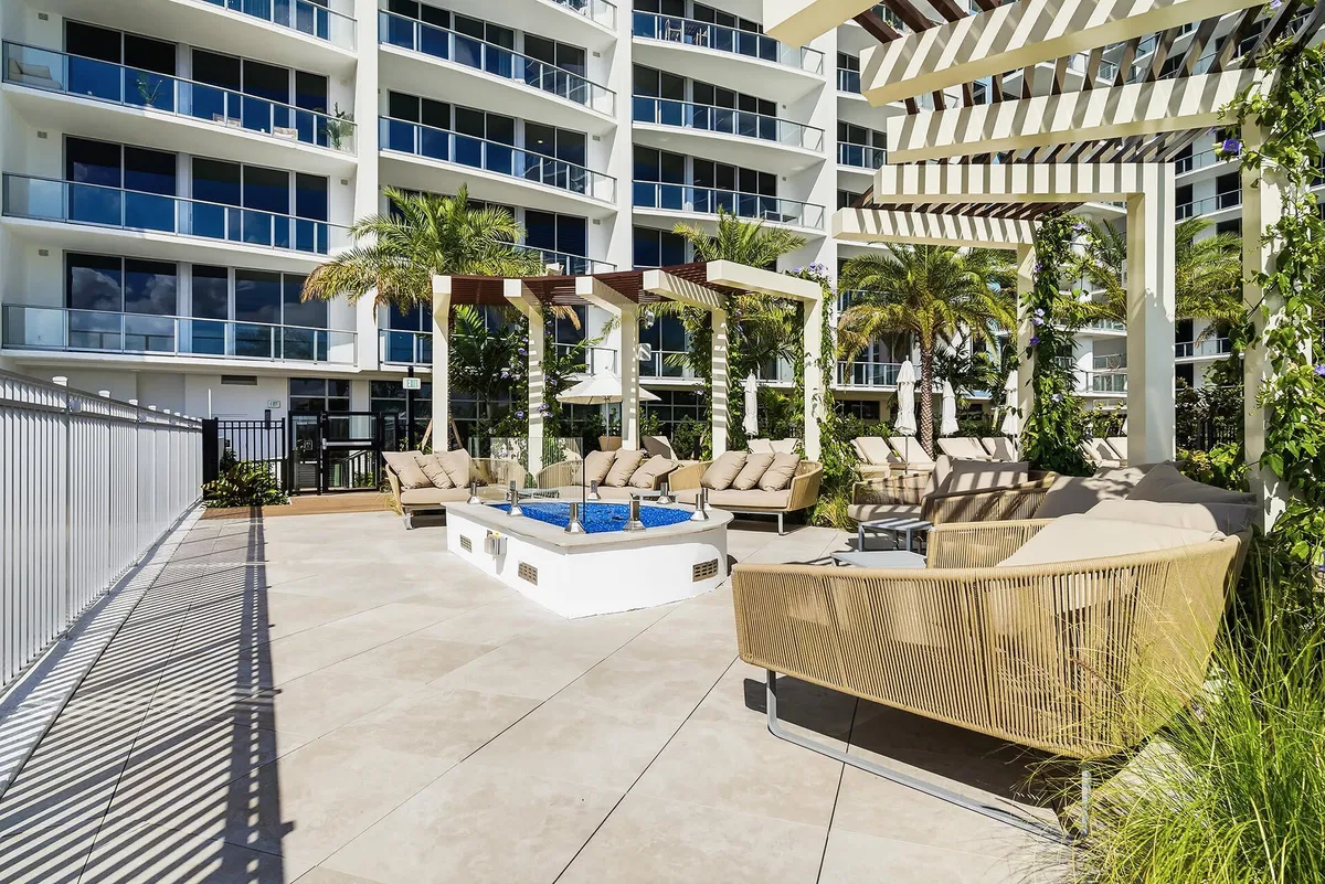 Nautilus 220 Unit 804 photo 61