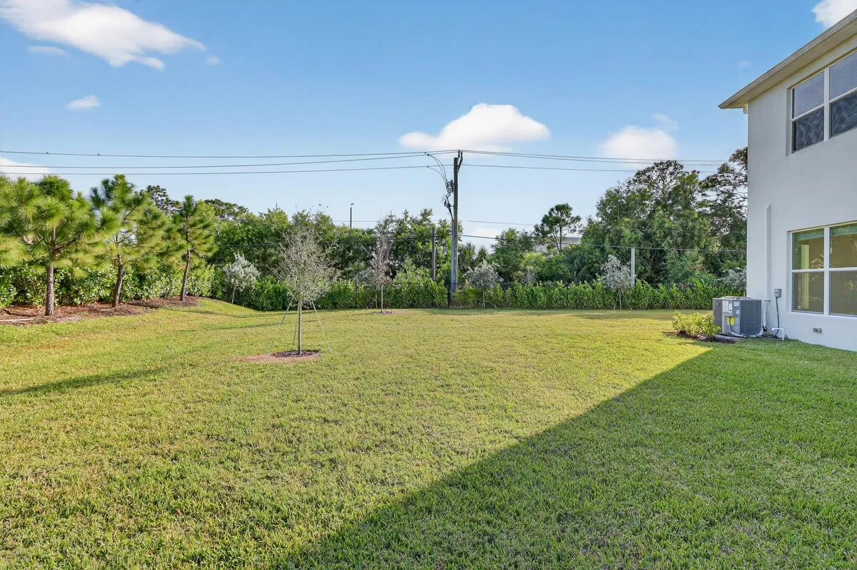 Residence photo 49
