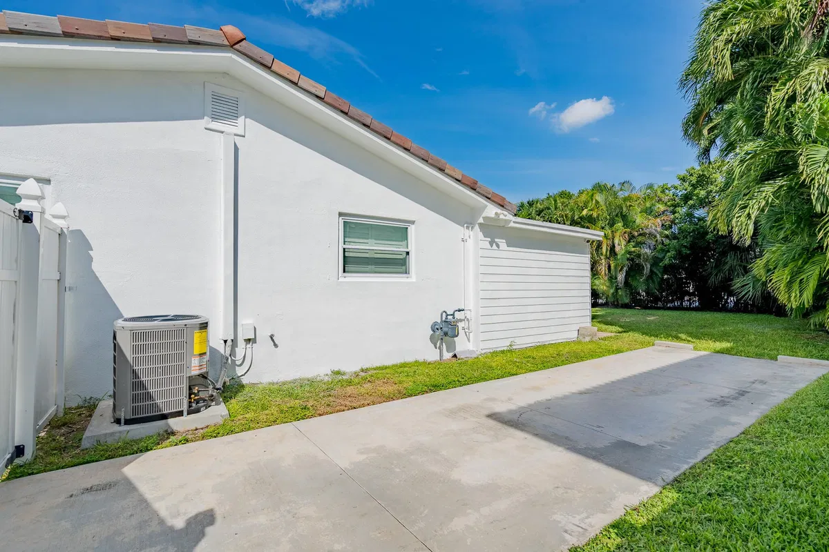 Palm Beach Shores Residence photo 10