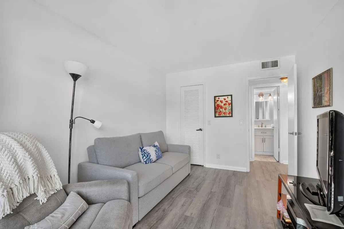  Residence photo 19