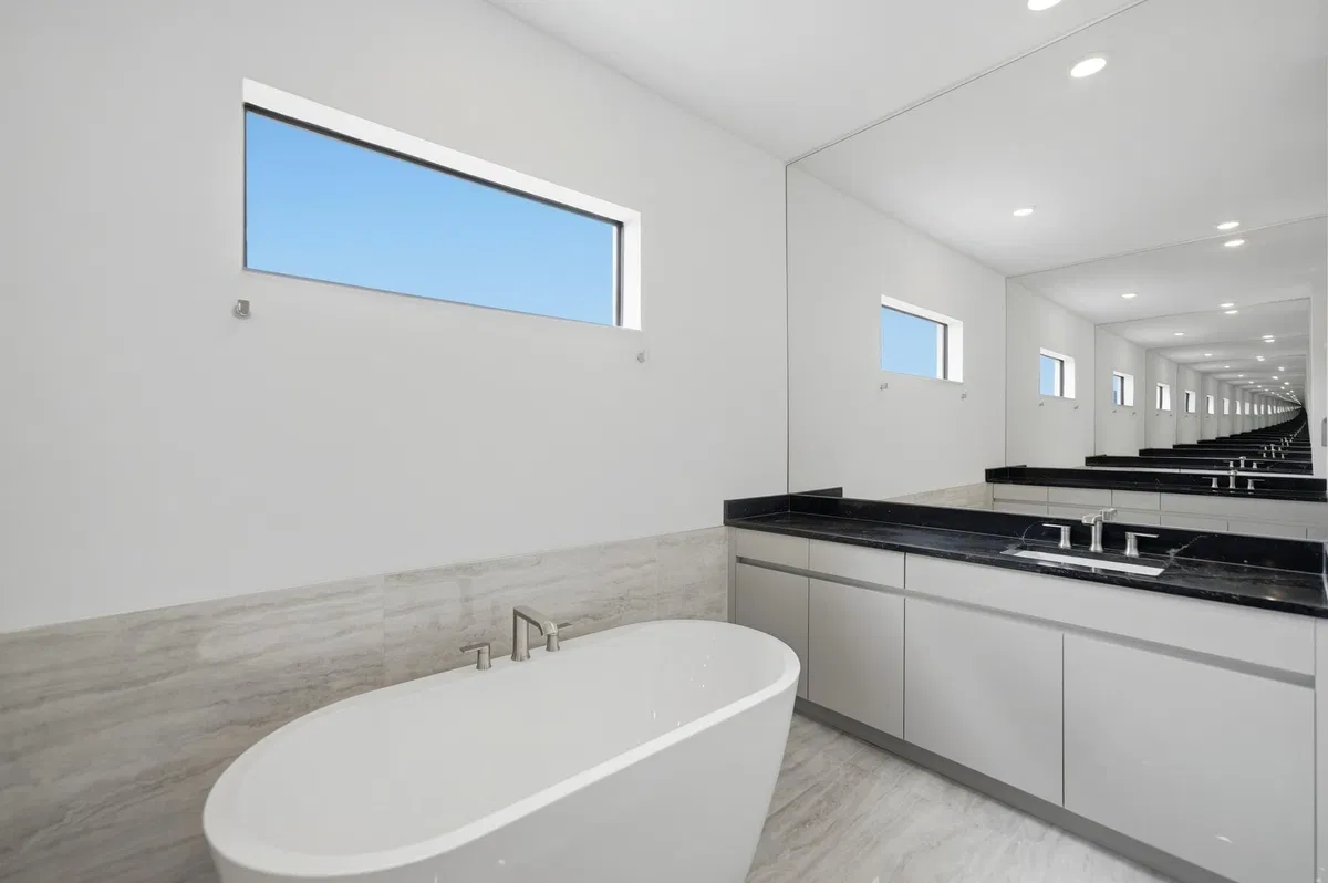 Whitmore Estates Residence photo 25