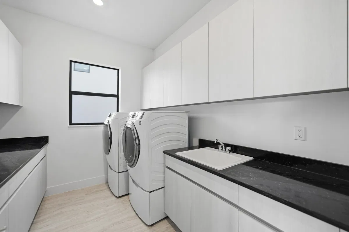 Whitmore Estates Residence photo 31