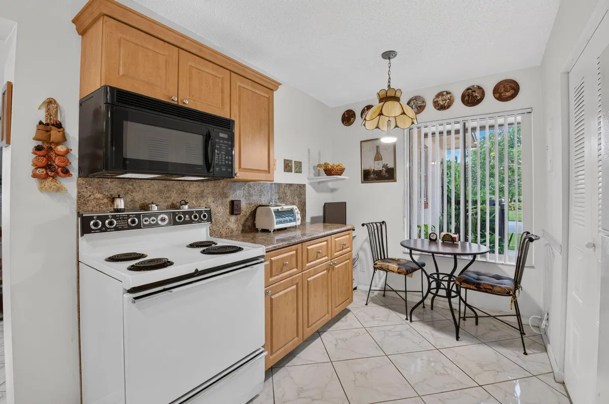  Residence photo 16