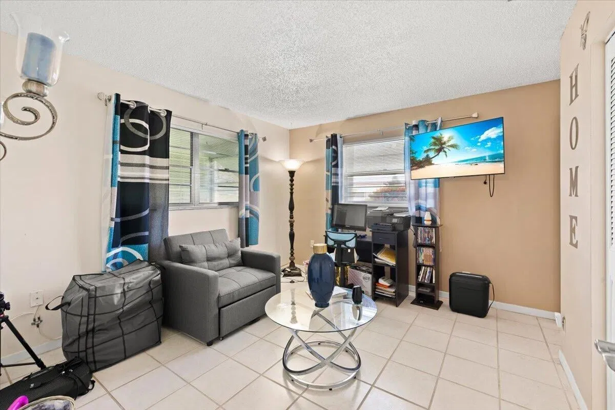 Unit 853 photo 19