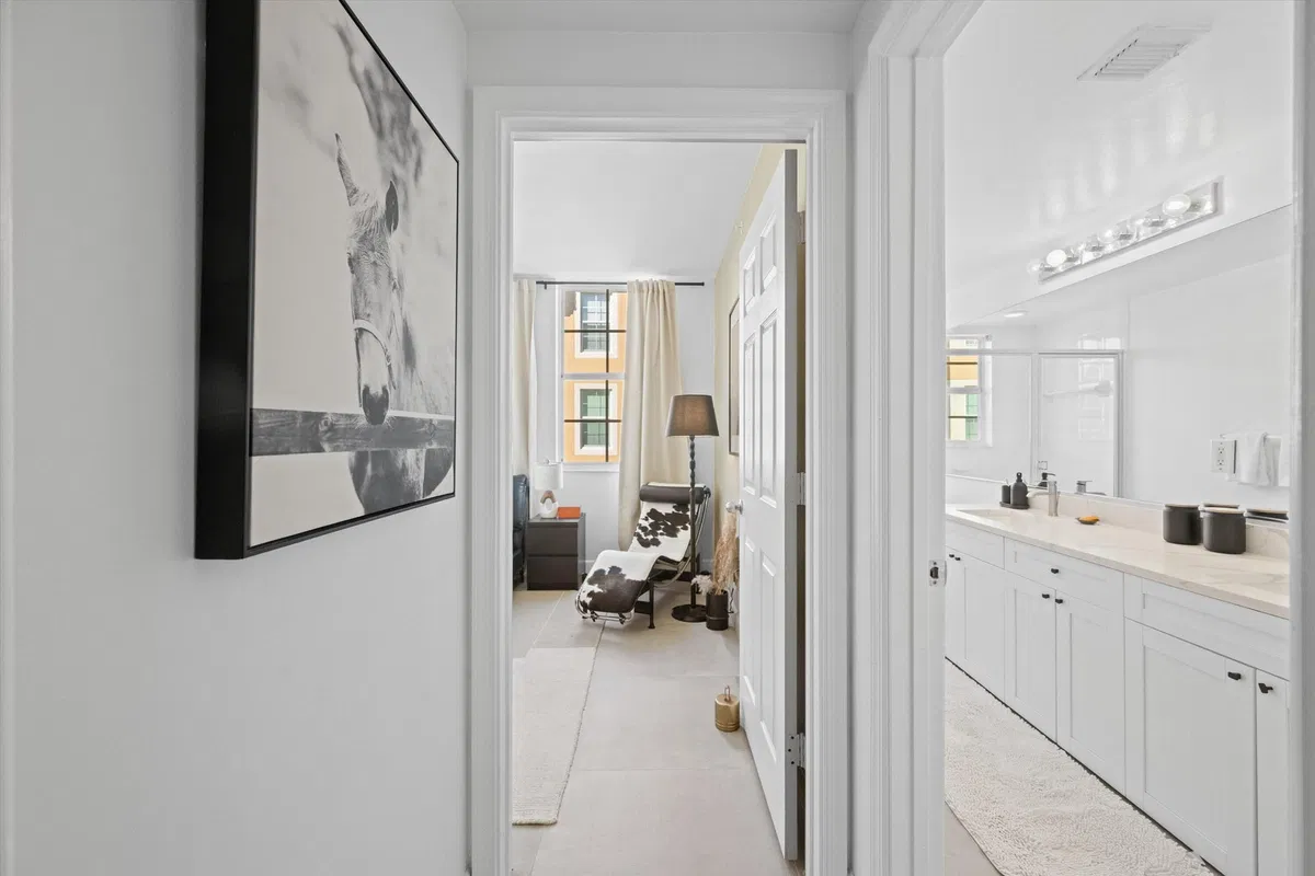 Unit 208 photo 16