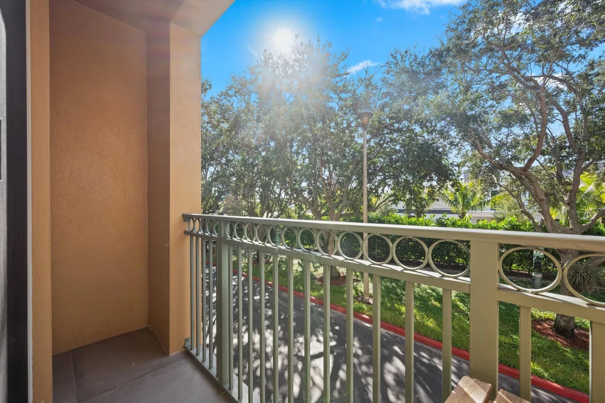 Unit 208 photo 19