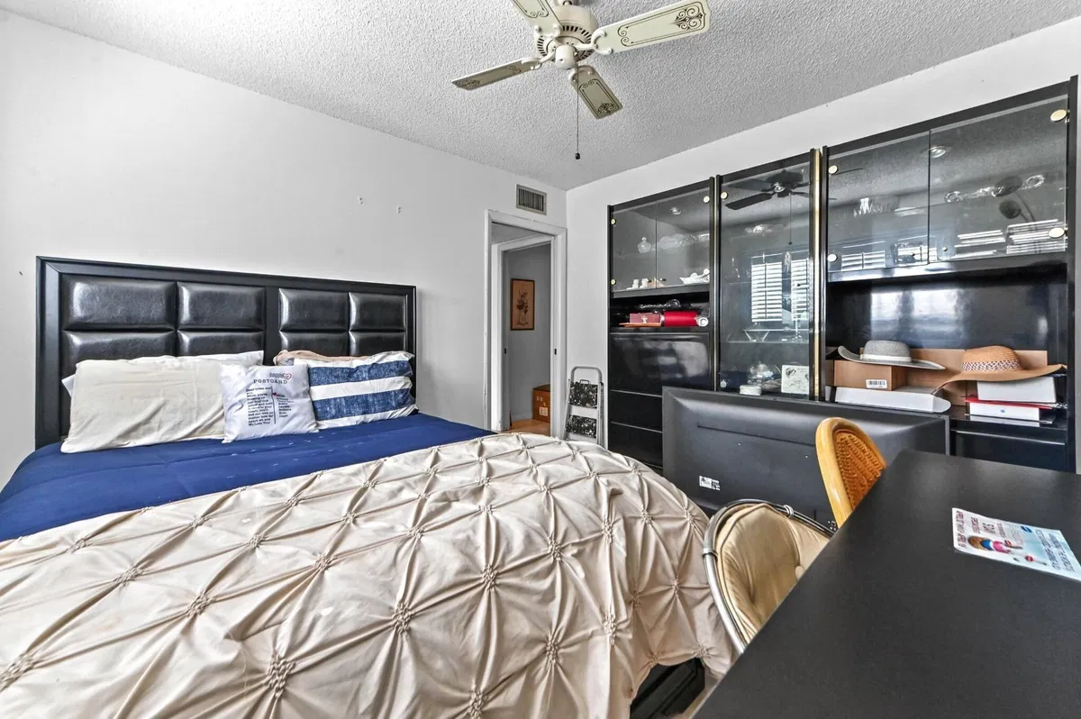 Unit 124 photo 16