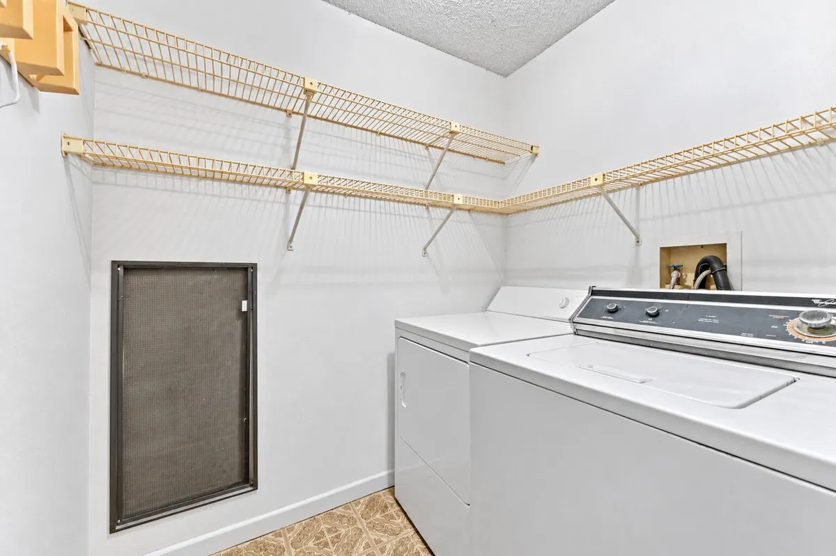 Unit 124 photo 19