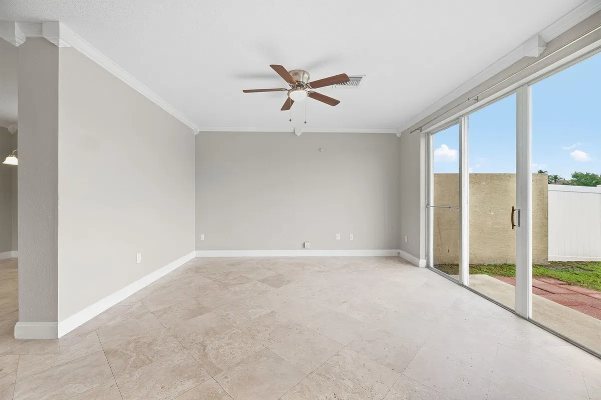  Residence photo 16