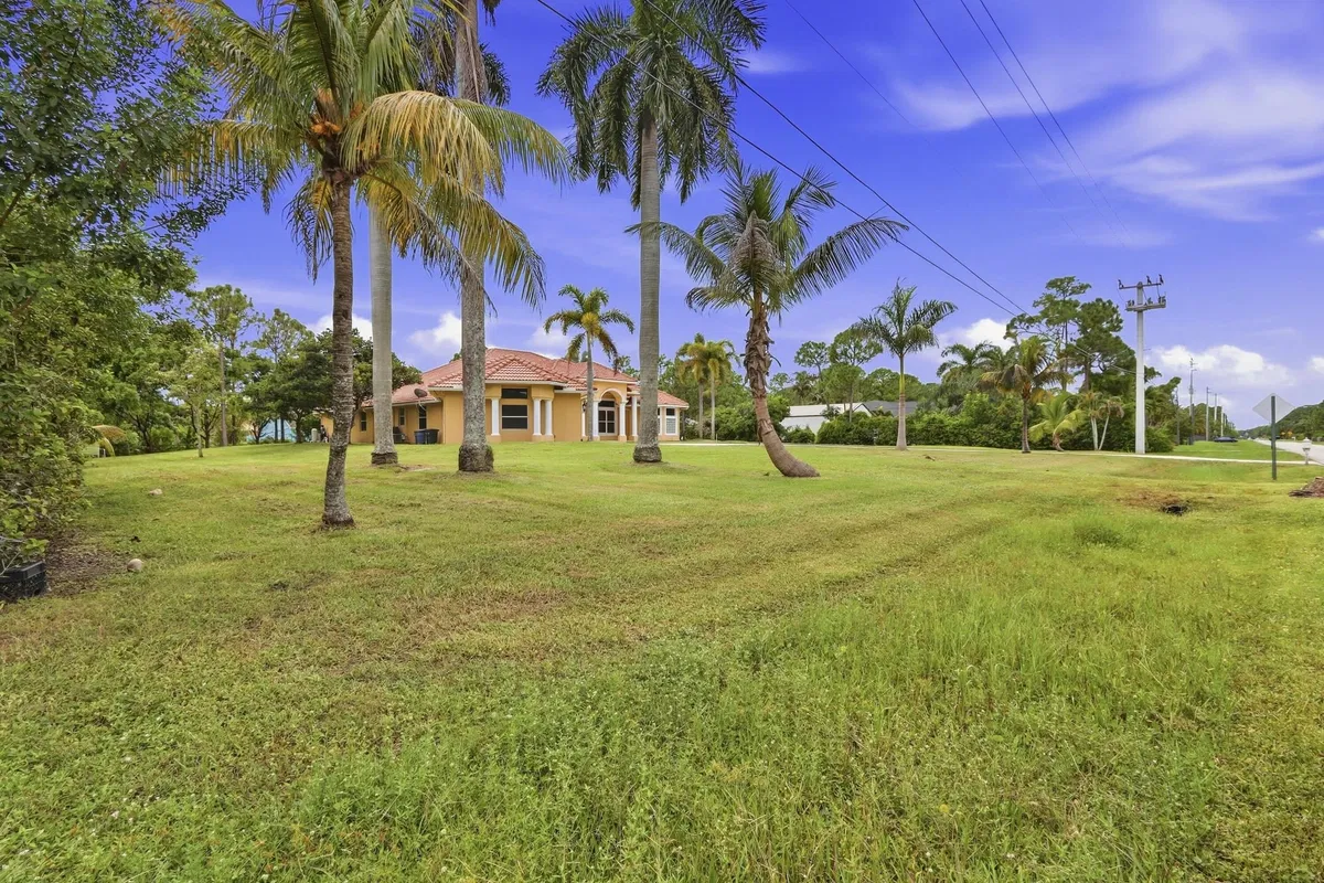 Residence photo 4