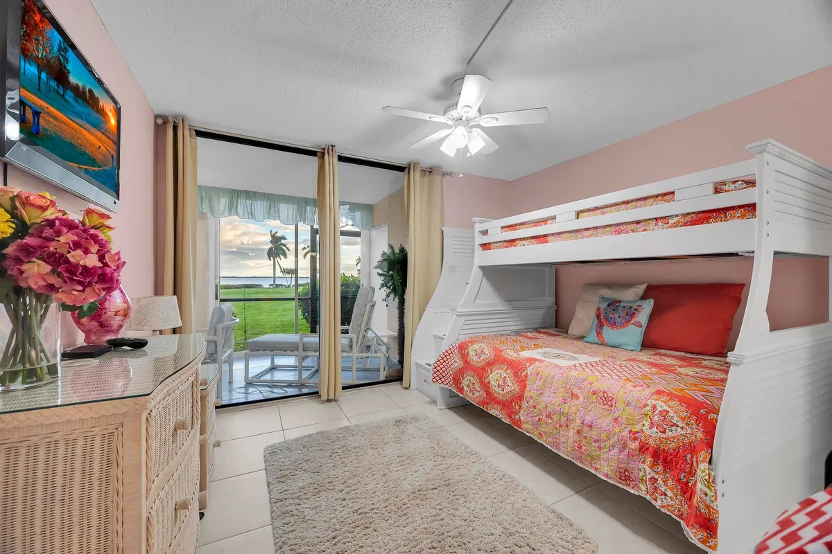 Unit 103 photo 19