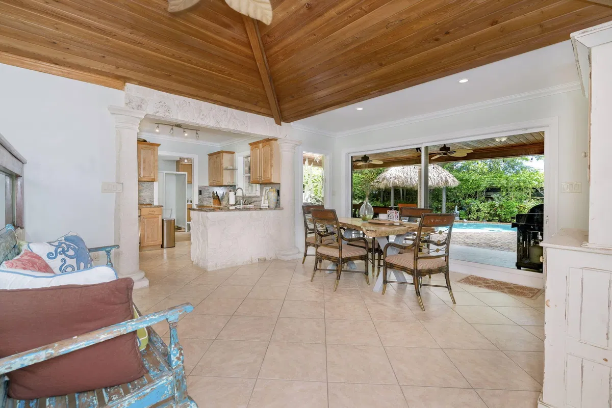 Residence photo 4