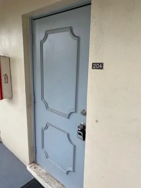 Unit 204 photo 4