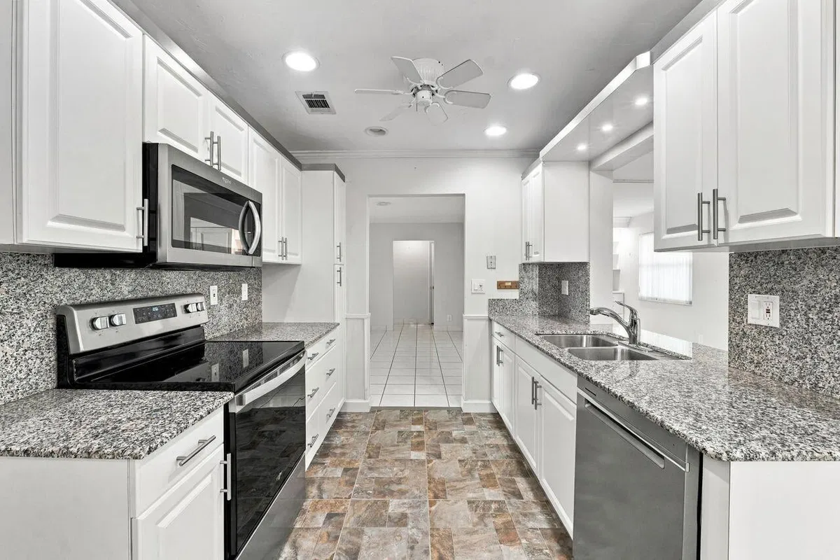 Residence photo 19