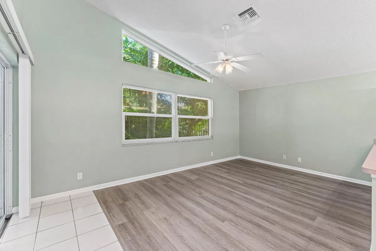 Residence photo 4