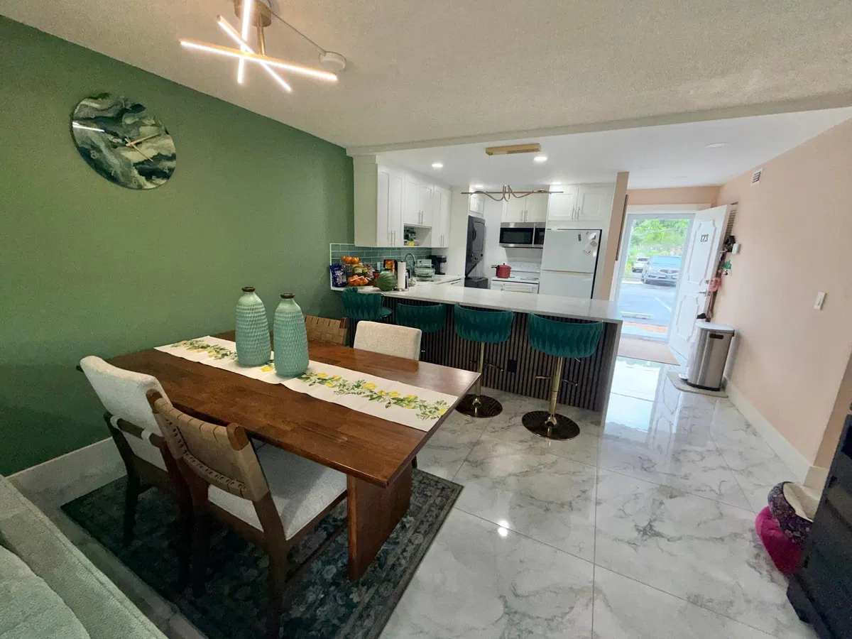 Unit 123 photo 7