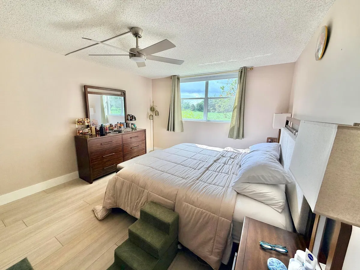 Unit 123 photo 13