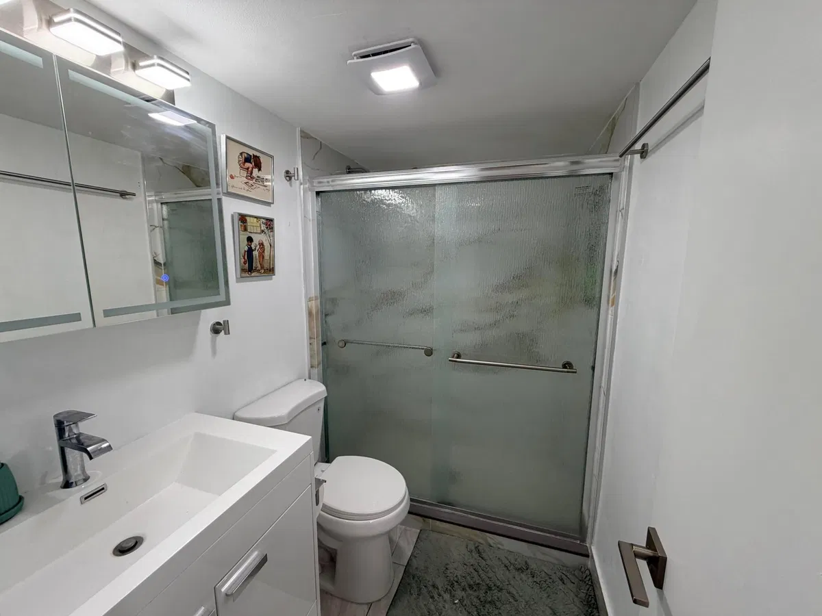 Unit 123 photo 22