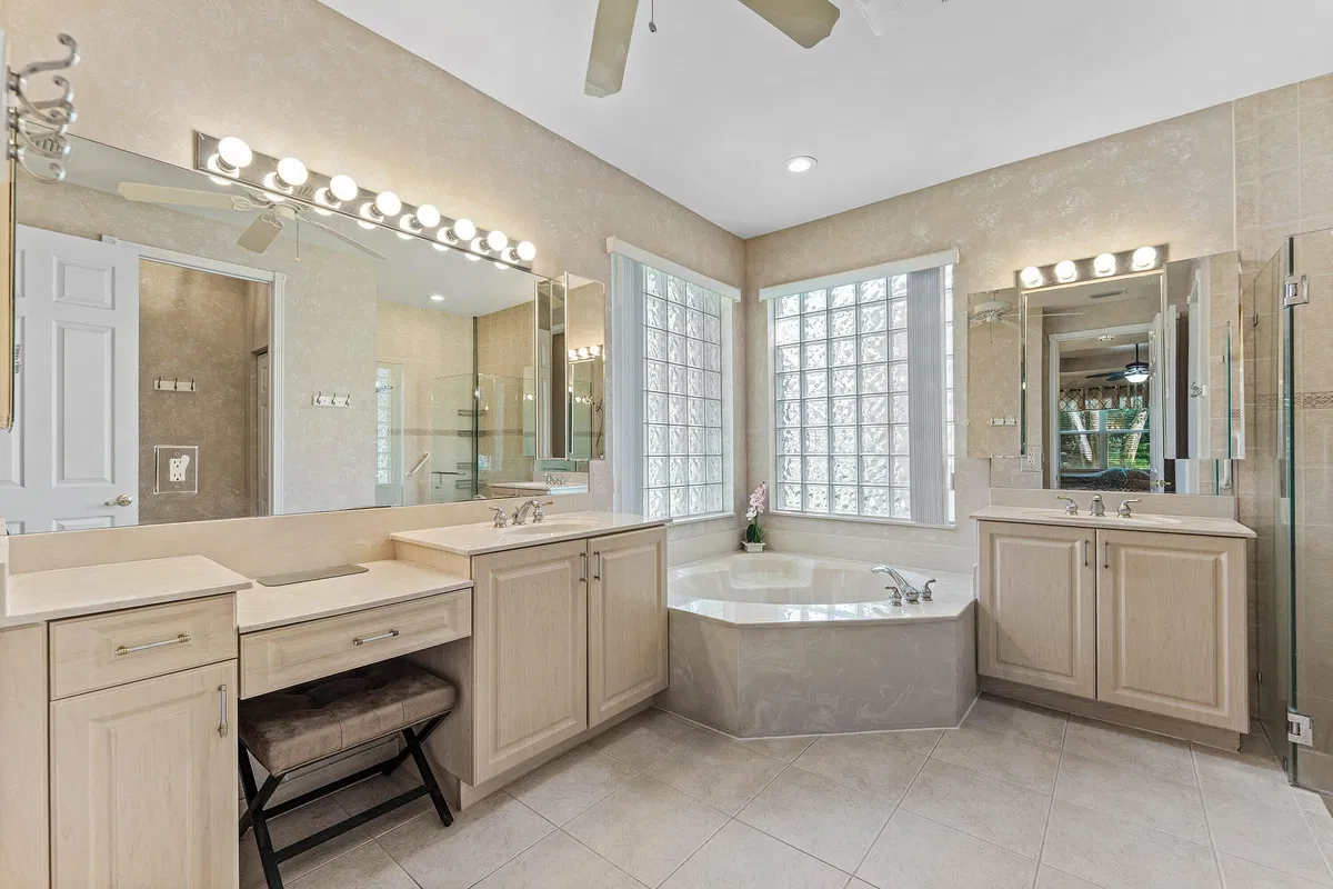 Residence photo 34