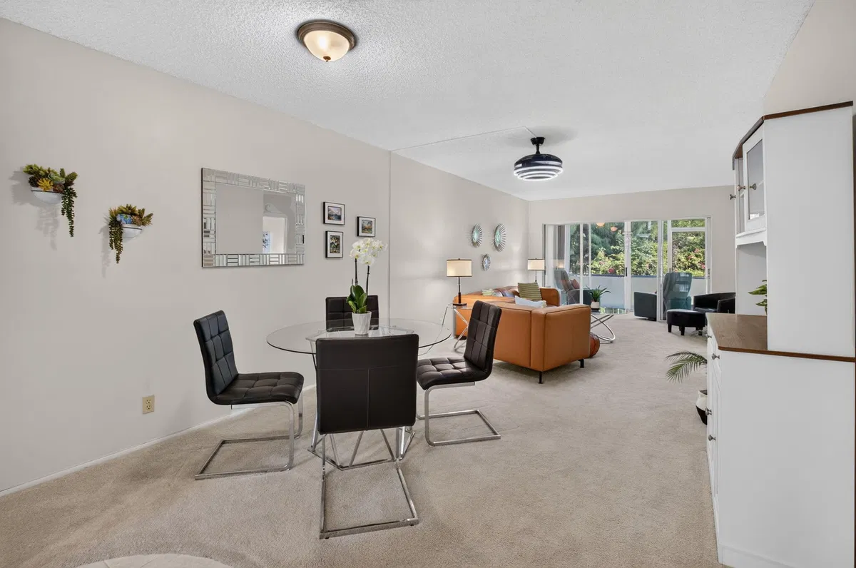 Unit 211 photo 4