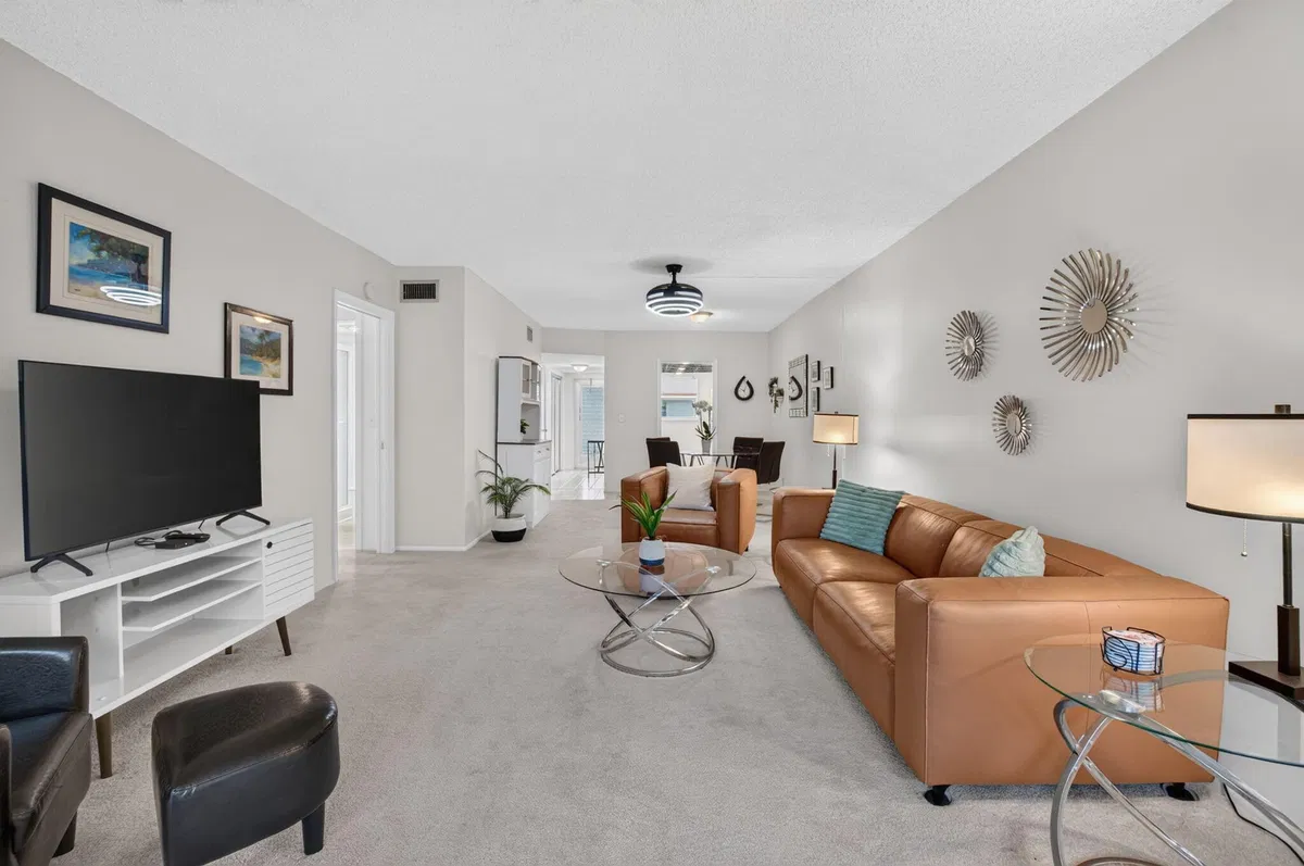 Unit 211 photo 10