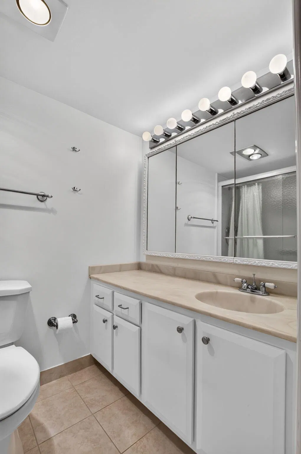 Unit 211 photo 70