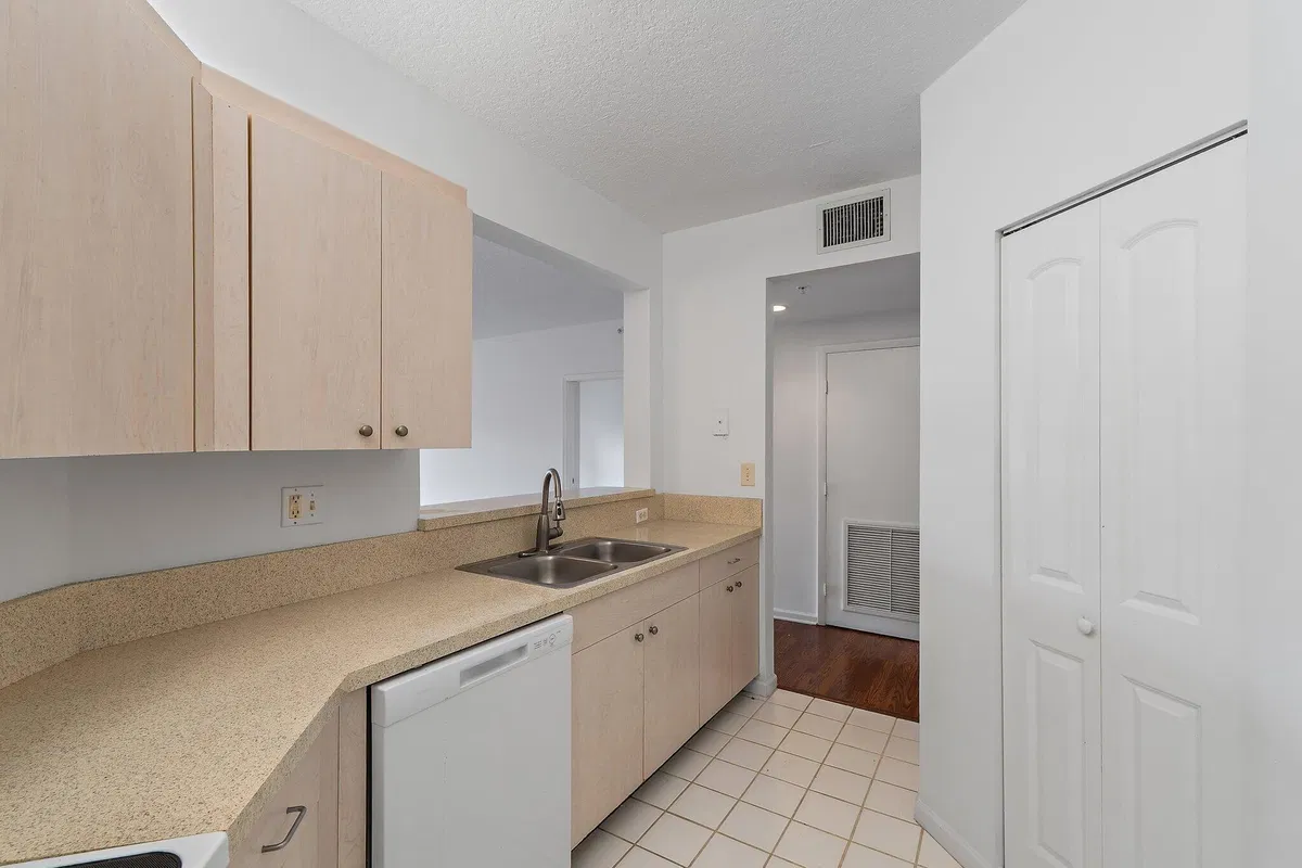 Unit 204 photo 7