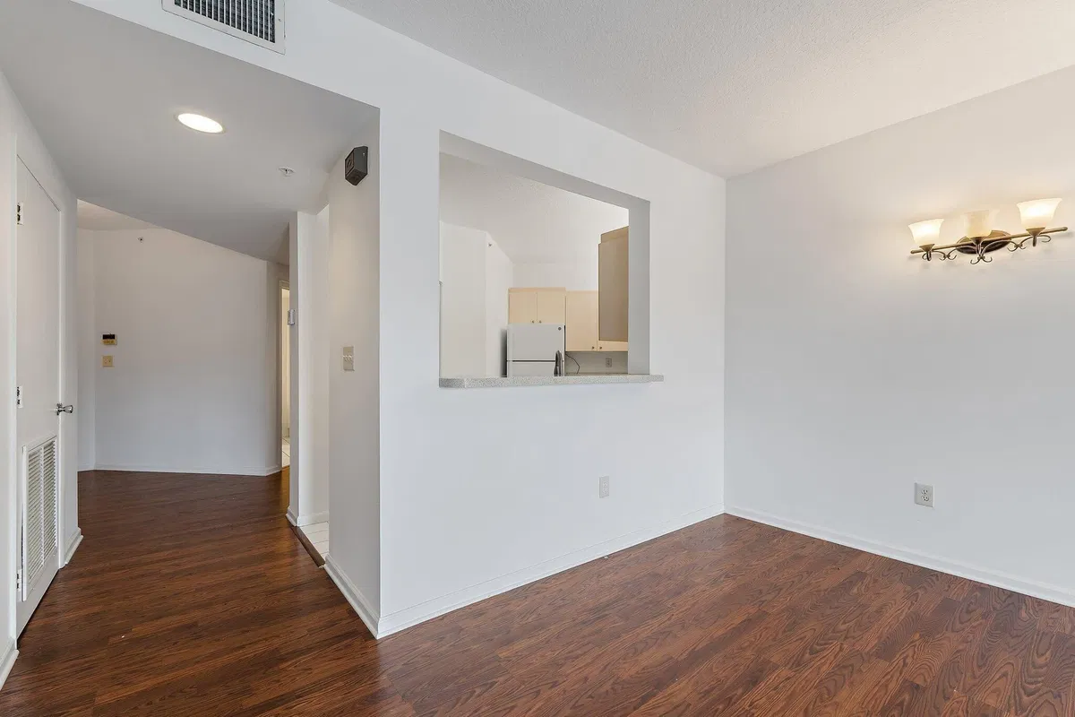 Unit 204 photo 10