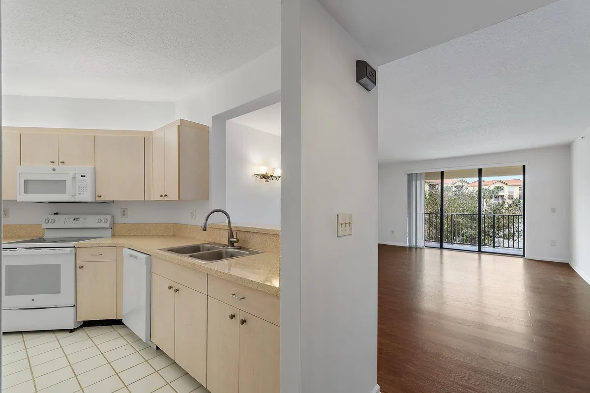 Unit 204 photo 13