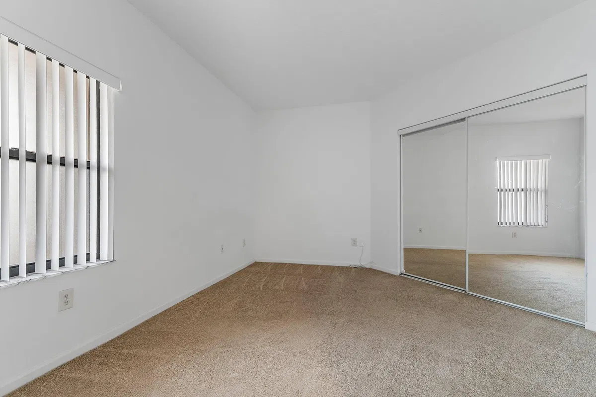 Unit 204 photo 16