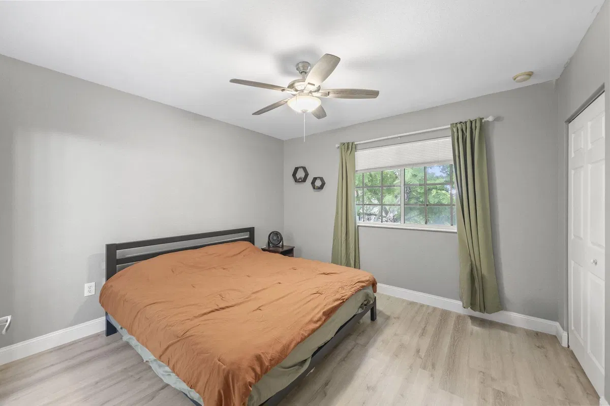 Residence photo 28
