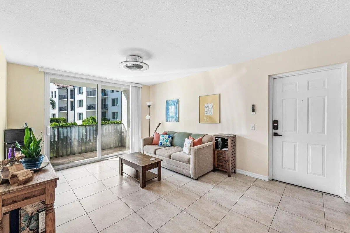  Residence photo 10