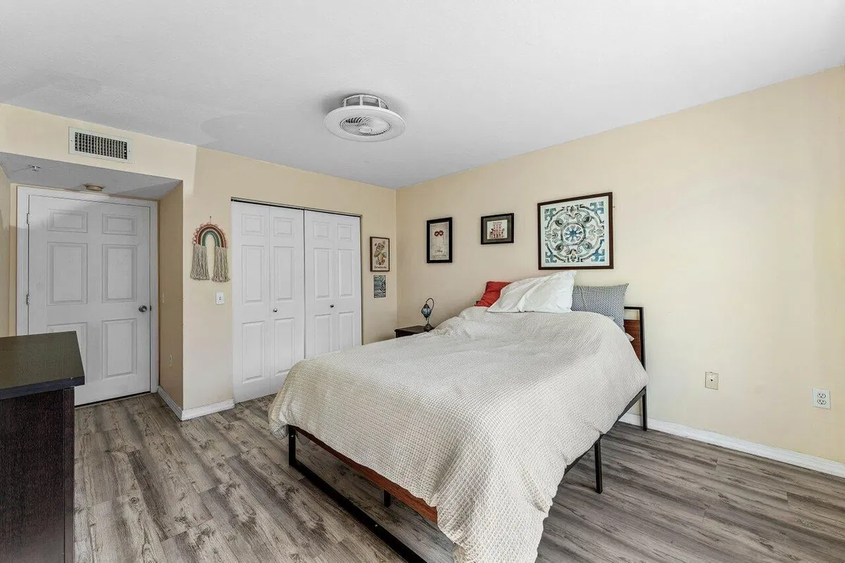  Residence photo 16