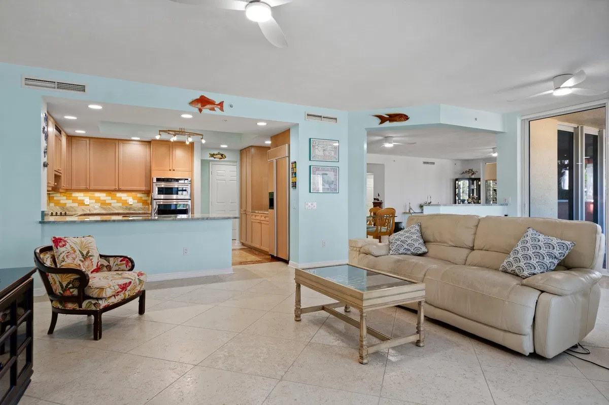 Unit 104 photo 19