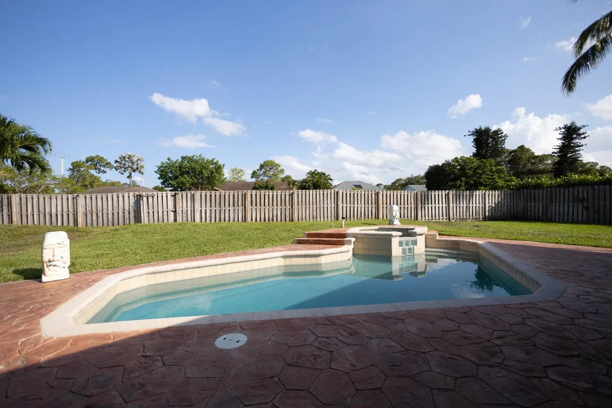Residence photo 16