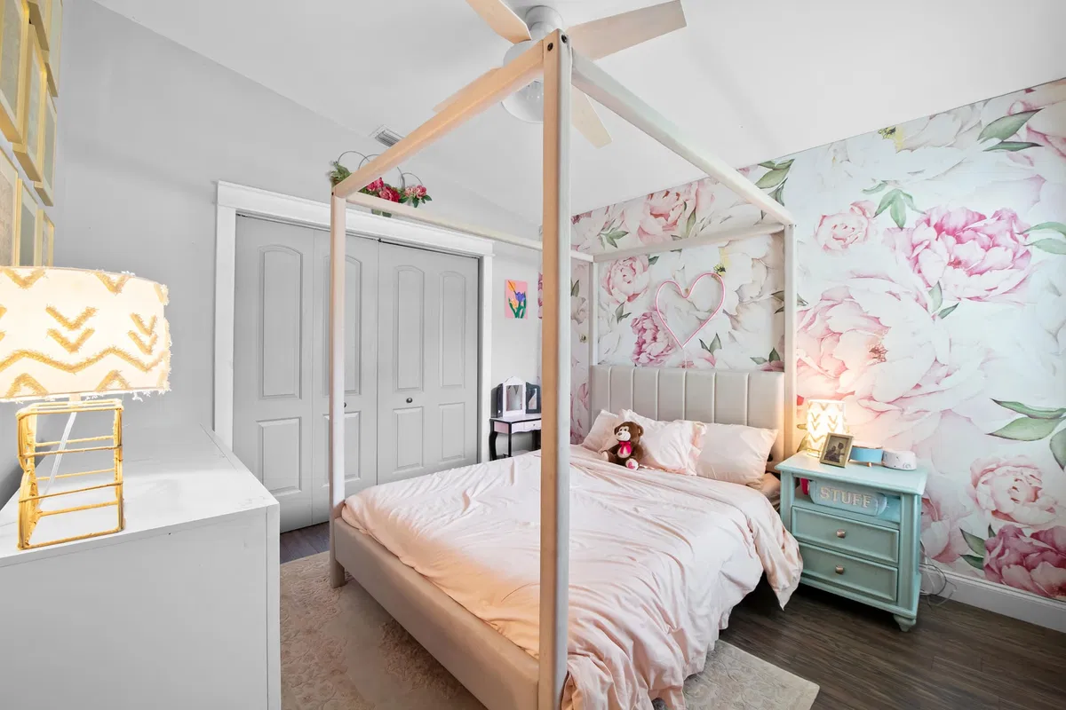 Residence photo 16