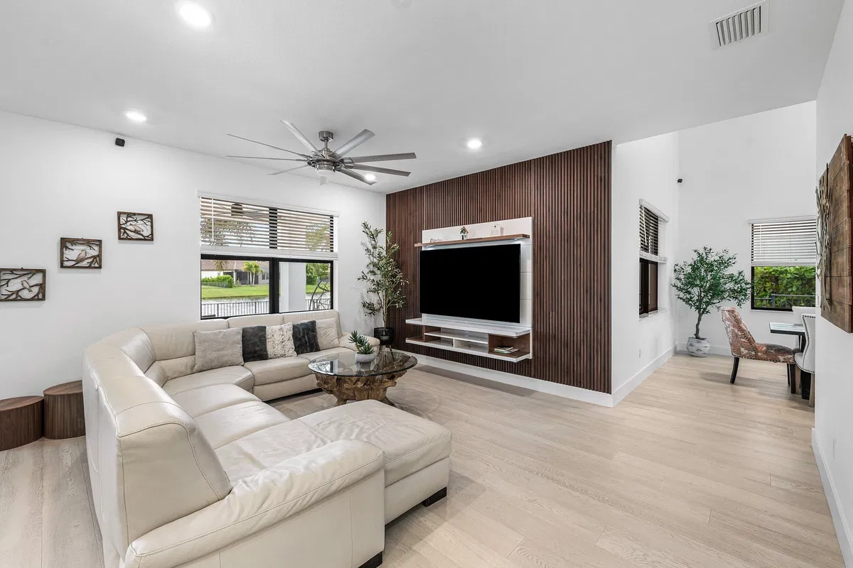 Residence photo 16