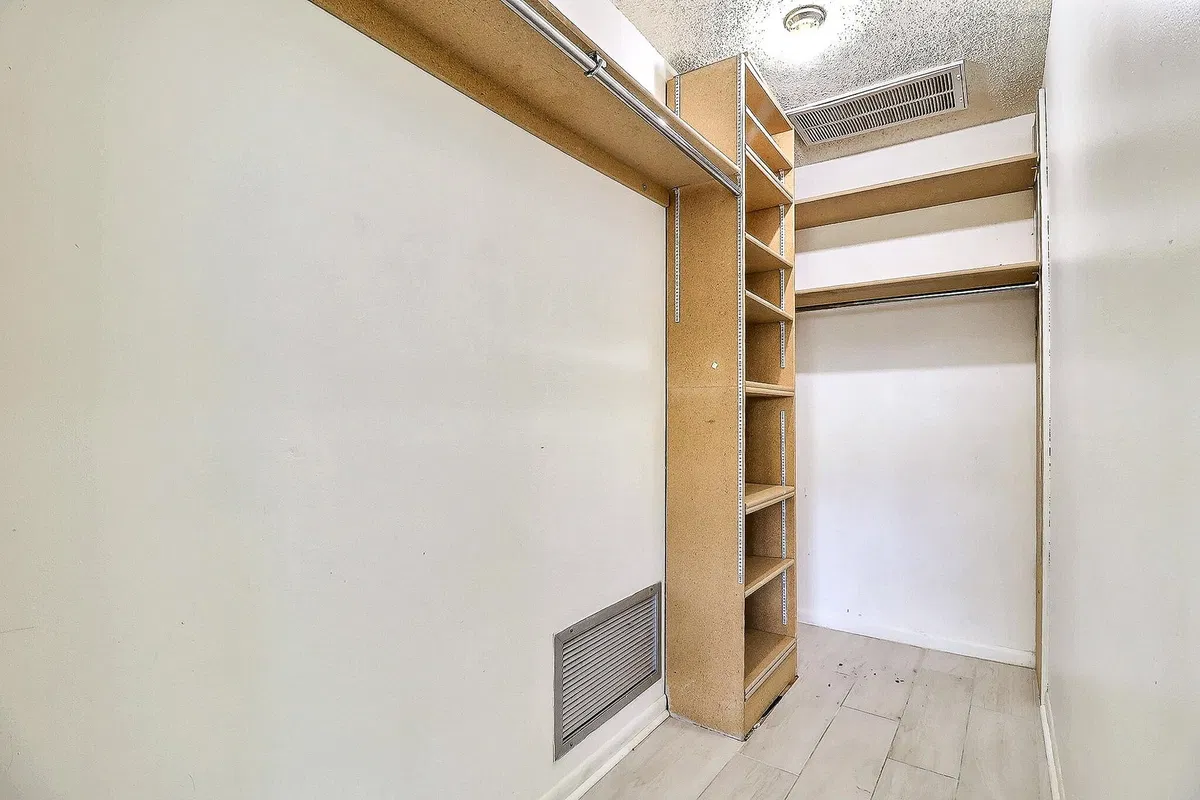  Residence photo 16
