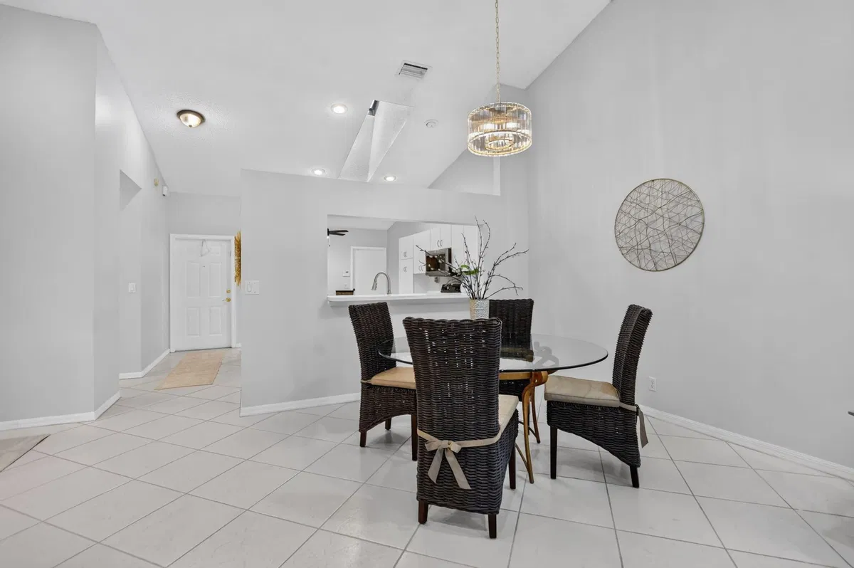 Unit 102 photo 16