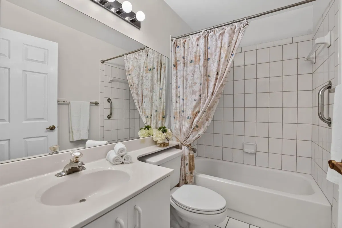 Unit 102 photo 43