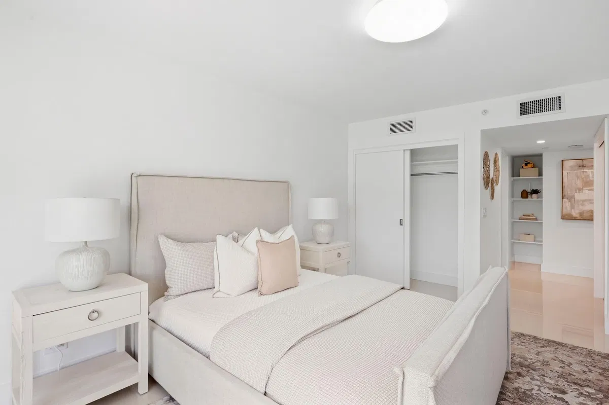 Unit 504 photo 22