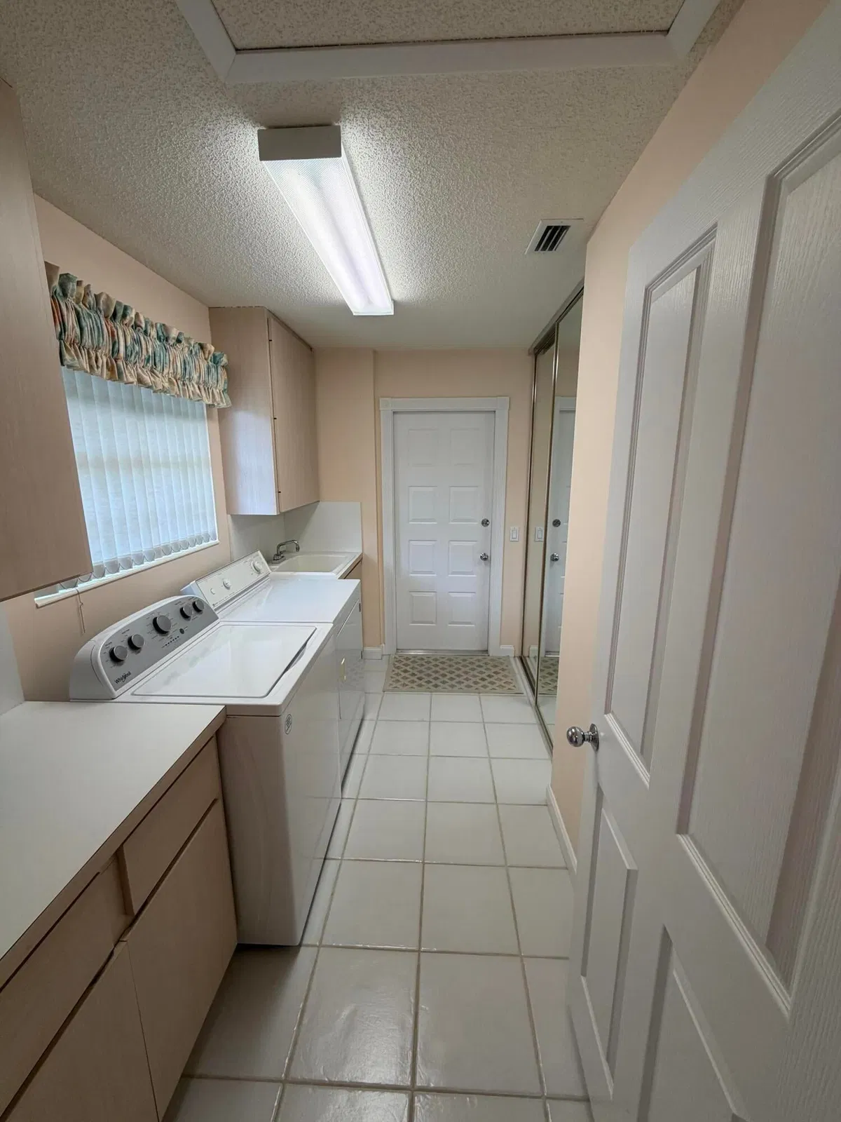 Residence photo 25