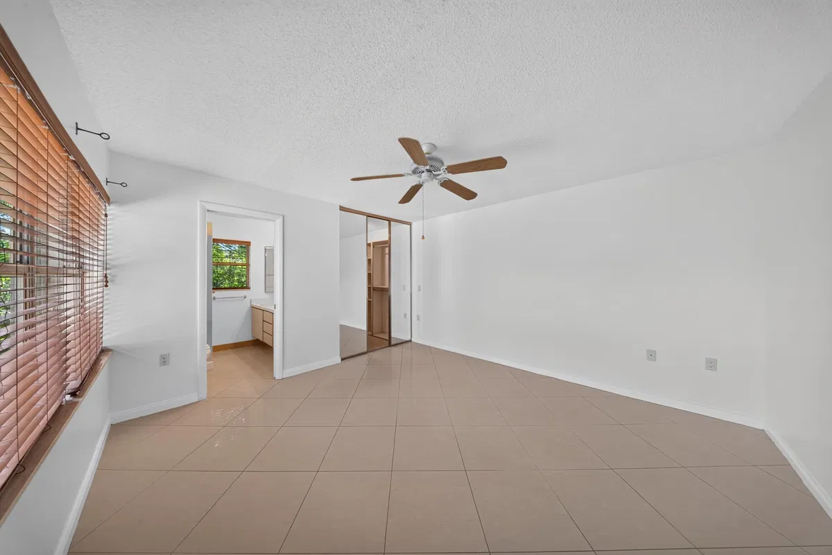 Residence photo 16